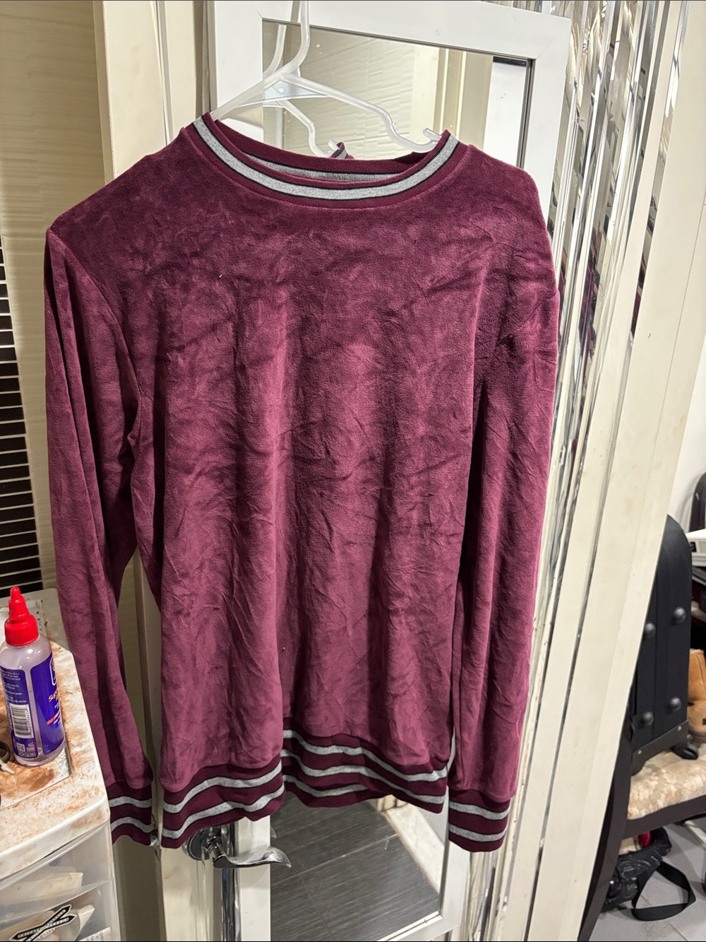 American Eagle Outfitters Men's Crewneck Sweater in Burgundy with Gray Trim